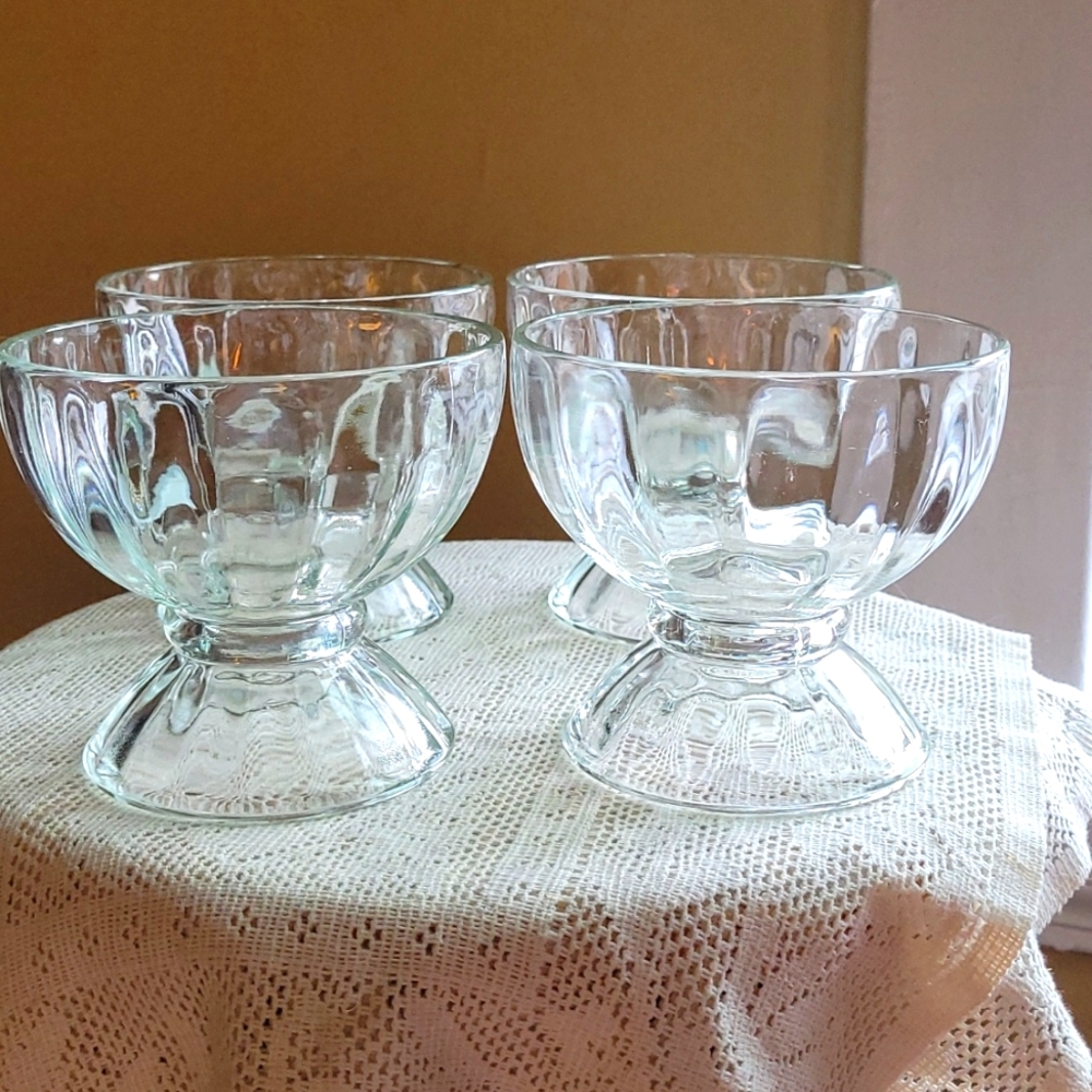 Set of 4 Libbey Glass Ice Cream Bowls